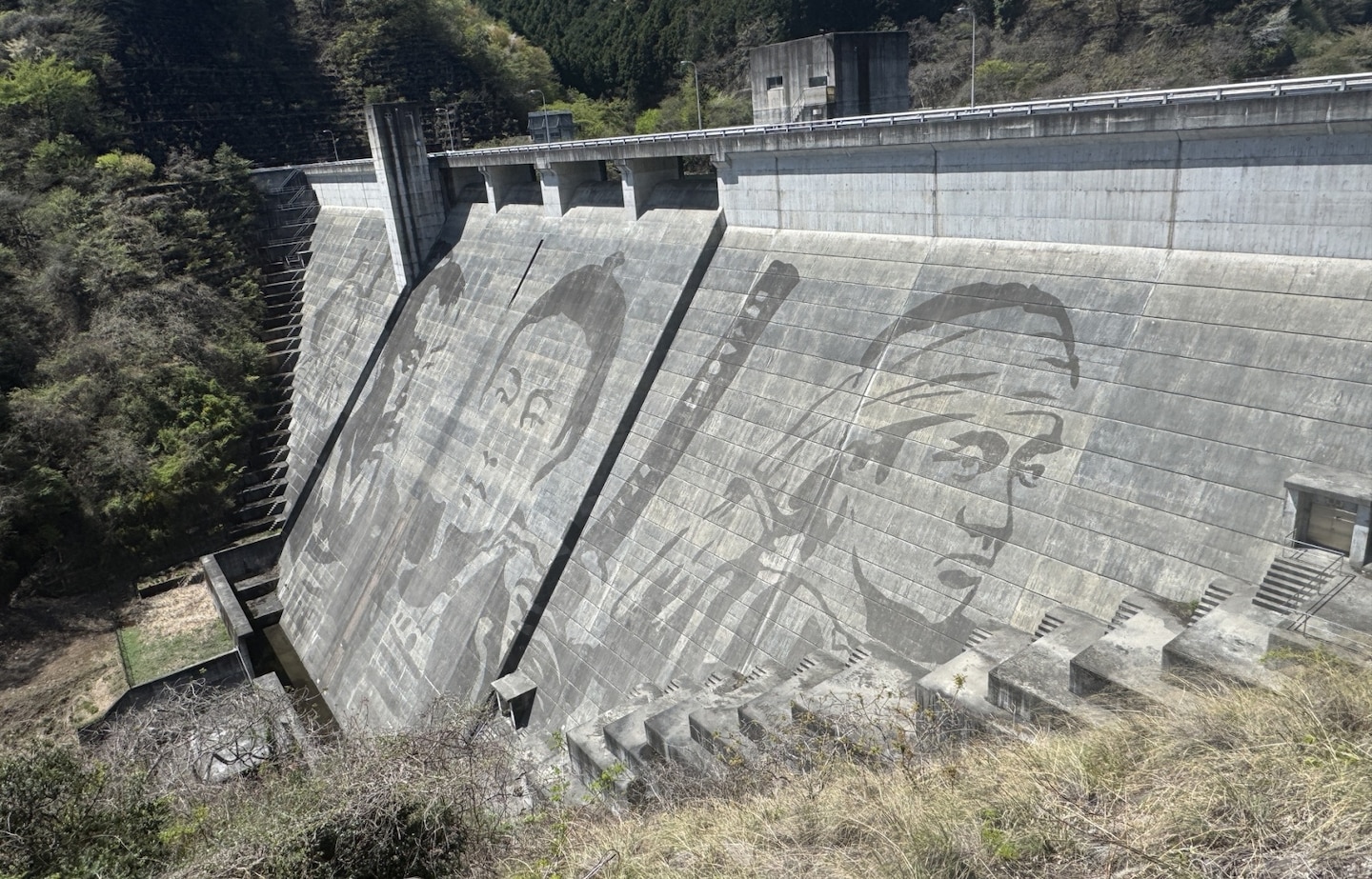 Giant Samurai Appear on a Dam in Ashikaga