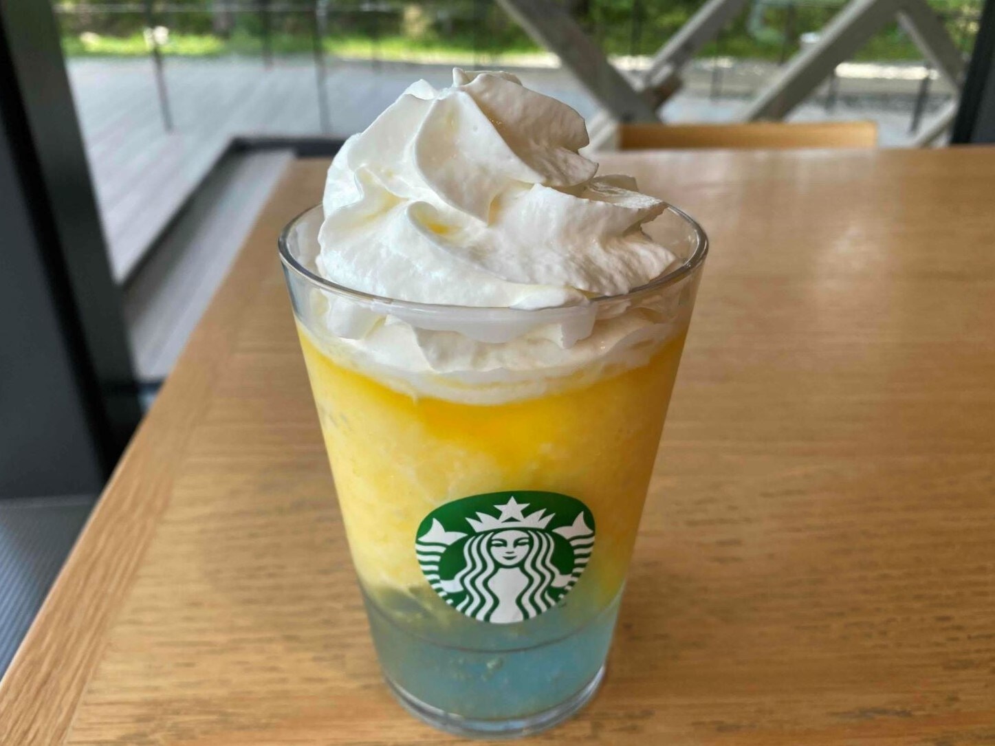 トップにはホイップクリームがたっぷり！