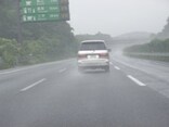 雨の日のドライブを劇的に改善させるアイテム＆ワザ
