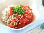 トマトしらす丼のレシピ……切って混ぜるだけの簡単スピード料理
