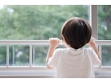 マンションの窓から子どもが転落…原因と対策は？