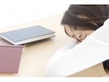 なまけ、居眠りではない！ 耐え難い日中の眠気が起こる「ナルコレプシー」の症状・原因・治療法