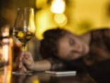寝る前のお酒のメリット・デメリット…睡眠を妨げない飲酒の適量は？