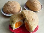 半熟卵入り焼きカレーパンのレシピ……生地の包みかた、とじ方のコツ