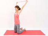 痩せ効果が期待できる二の腕ストレッチ！タオルを使った簡単な方法