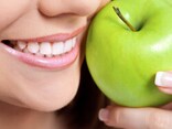 リンゴは歯に悪い？「炭酸飲料より4倍悪影響」の真偽