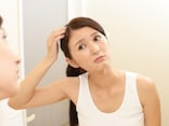 白髪を抜くのはNG!? やってはいけない3大白髪ケア