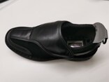 認知症の徘かいを素早く発見できるGPS付きシューズ