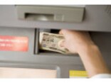 最大330円に値上げ！銀行のコンビニATM手数料を節約するには？