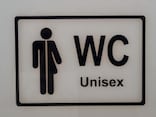 日本と違う「フィンランドのトイレ」事情！小便器の位置が高すぎる？ 公衆トイレで進む「男女共用化」