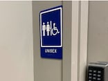 “ジェンダーレス”トイレが流行中！ おむつ交換台は男女両方に完備！ 「アメリカのトイレ」事情