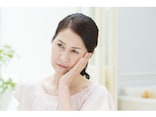 私は65歳以降、月10万円ぐらい働き、年金を月20万円もらう予定ですが、年金はカットされますか？