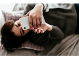 SNSを見る癖がついていて、スマホから離れられない…簡単に「SNS断ち」したい人におすすめの方法は？