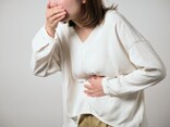 「ノロウイルスによる食中毒が多発しています」内閣府が注意喚起。主な症状、基本的な予防法は？