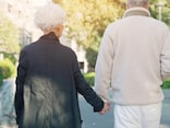 70歳義母の孤独とシニア恋愛の「落とし穴」。定期預金300万円が消えた理由に義母は泣き崩れ