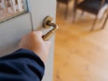 見たことのない妻の姿に呆然……こっそり帰宅した夫が見た妻の「ありえない本性」とは