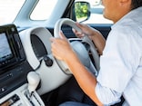 信号無視、対向車線からはみ出し、駐車場で衝突…「高齢者ドライバー」に“ヒヤリ”としたエピソード