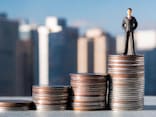 従業員数301～500人規模の「上場企業の年収ランキング」！ 2位「ストライク（1609万円）」、1位は？