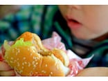 「マックや吉野家も」金融資産4億円の56歳男性が子どものために10年来保有してきた優待銘柄4選