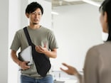 ほかの「お財布ショルダー」とは一線を画す！ 薄くて収納力抜群、服のように“着るバッグ”の開発秘話