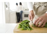 Q. 「生のほうれん草を、そのまま炒めて食べると危険」って本当ですか？