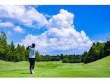 年収200万円・48歳女性「ゴルフ場の平日1R無料招待券がもらえる」買ってよかった株主優待