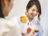 Q. 生理中は無性に揚げ物が食べたくなります。生理痛が悪化するって本当ですか？