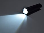 突然の暗闇!停電発生時に取るべき行動と情報確認のポイント