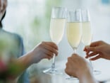 電撃結婚した同期は独身者より“上”なのか……。「マウント合戦」する40代女性の心理とは？
