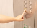 「知らなくて恥をかいた」「面倒に感じる」もやもや募る“エレベーターの上座下座”マナーは何のため？