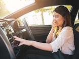 「車のエアコン」から酸っぱくて嫌な臭いが…！ くさいのはなぜ？対処法はある？【車の専門家が解説】