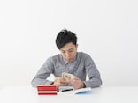 38歳男性。地銀の定期預金に350万円を金利0.35％で預け入れ資産形成。個人年金との違いは？