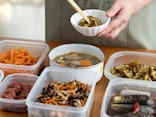 「玄関前に置かれた煮物」にもイライラ……。実母の“親切心”に振り回される42歳女性の憂鬱