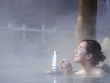 Q. 露天風呂で日本酒を楽しむ「雪見酒」に憧れます。温泉での飲酒に注意点はありますか?