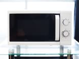 【危険】卵以外にこんなものまで!? 実は「電子レンジ」で加熱してはいけないもの