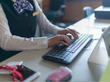 「1000円以上するときもあり…」年収400万円・50歳女性が“お金に余裕のある”同僚とのランチを削った結果