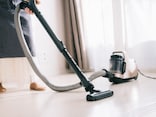 Q. 掃除機から「焦げたようなニオイ」がする……このまま使い続けたら危険？ ニオイの原因は？