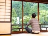 「宿の快適さは妥協しない」世帯年収650万円・62歳男性が“旅行”のために日々の生活で抑える出費