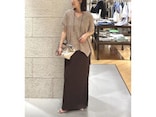 顔まわりはすっきり、二の腕はしっかりカバー! 3首見せでつくる「40代の上品着やせ」夏コーデ
