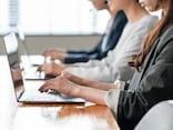 「入社以来ずっと同じ部署」「管理職経験なし」はなぜ? 女性のキャリア形成を阻む育成格差の実態