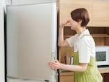 Q. 夏になると庫内から酸っぱいニオイが……。食材は腐っていないのに、何が悪臭の原因でしょうか？
