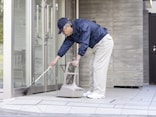 「貯金も家族もない」定年後の現実。70歳の“元部長”、清掃員として汗を流す日々の「希望」とは