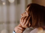 友達のSNSを見て落ち込む夜「私はなぜこんなに我慢しているんだろう」年収270万円・25歳女性の節約事情