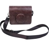 【CYBERGARAGE】カメラケース・FUJIFILM instax mini Evo用 ケース カバー ショルダーストラップ付き PUレザー レディース/メンズ 肩掛け カメラバッグ 富士 レンズカバー付き チェキケース インスタックス ミニ エボ カメラポーチ 長さ調節可能 シaョルダーベルト付き カメラ保護 衝撃吸収 ケース カバー(タン)