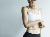 タオルで骨盤ダイエット！簡単ストレッチで足痩せ効果