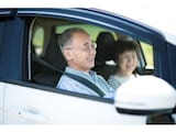 シニアの暮らしに最適なのは？車を持つvs. タクシー利用、家計にやさしいのはどっち？