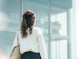 “女だから出世できない”現実に愕然……。成功を求めない「カタツムリ女子」となった女性たち