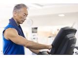 月の年金約25万円「午前中はジムで運動、午後は自宅でのんびり」67歳男性が続ける健康管理