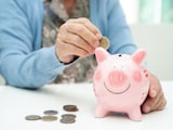 64歳から繰り上げ受給すれば、年金額が減るので「年金生活者支援給付金」の対象になりますか？