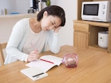 65歳女性です。個人年金収入とパート収入があるので、扶養を外れ社会保険加入が必要になりますか？